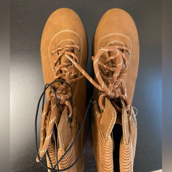 NWT Women’s St. John’s Bay Brown Boot, Size 10 (M) - Picture 3 of 5